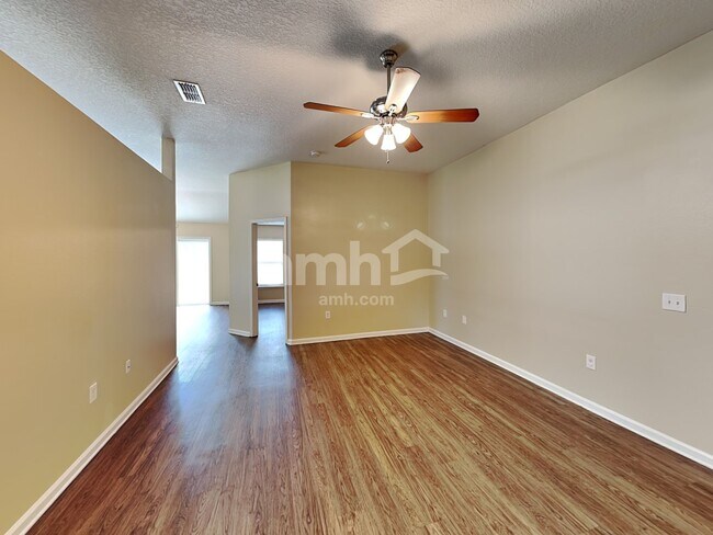 Foto del edificio - 6381 Louis Clark Ct