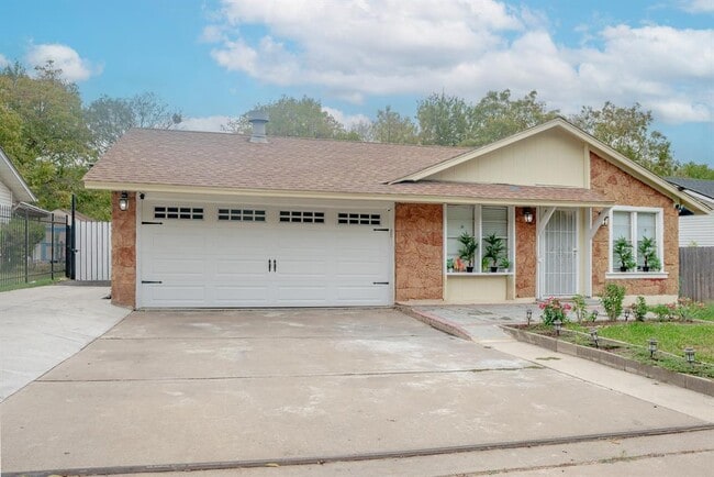 Building Photo - 9801 Oriole Dr