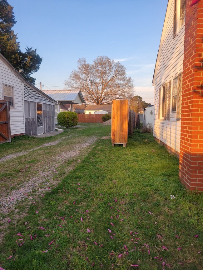 Foto del edificio - 206 N McCaskey Rd