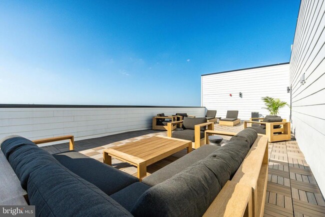 Building Photo - 1130 N Delaware Ave