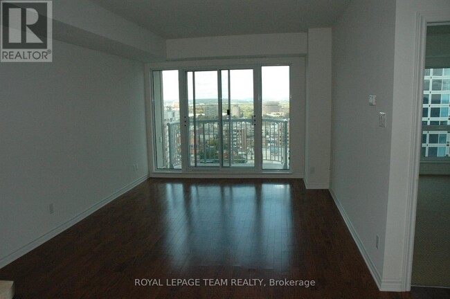 Building Photo - 200-1200 Rideau St