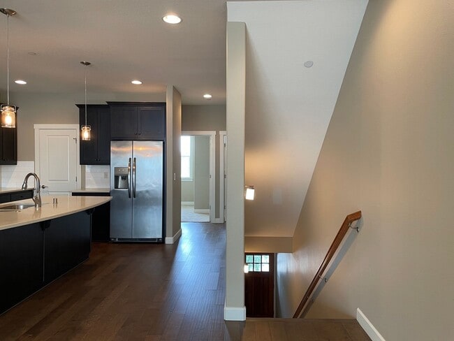 Building Photo - LUXURY 4 Bed Camas Townhome! Gated Communi...