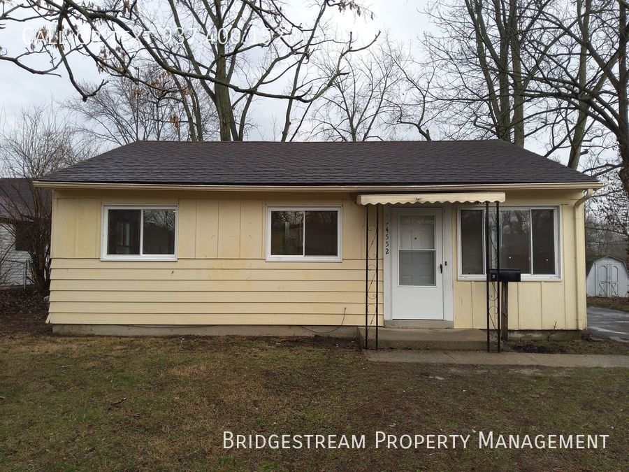 Primary Photo - Nice 3 bedroom, 1 bath home with 2 car det...