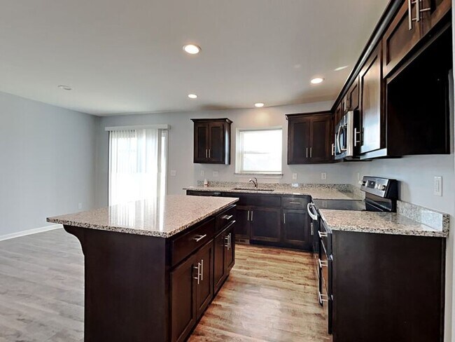 Building Photo - 216 Coleen Dr