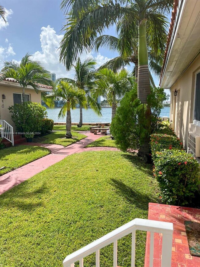 Foto del edificio - 2160 Bay Dr