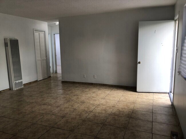 Building Photo - 1054 Broad Ave