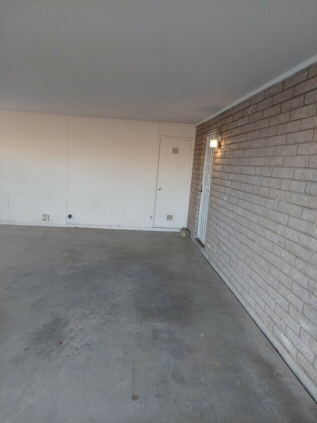 Enclosed patio - 626 N. Drew St. E