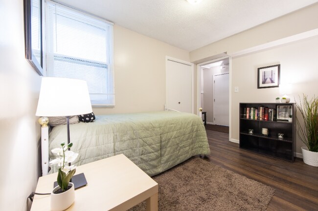 Foto del edificio - 1685 W Taylor Ave