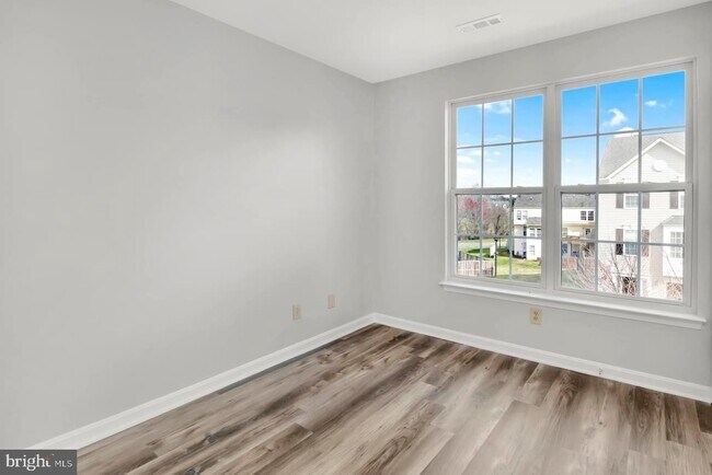 Building Photo - 7201 Finch Ln