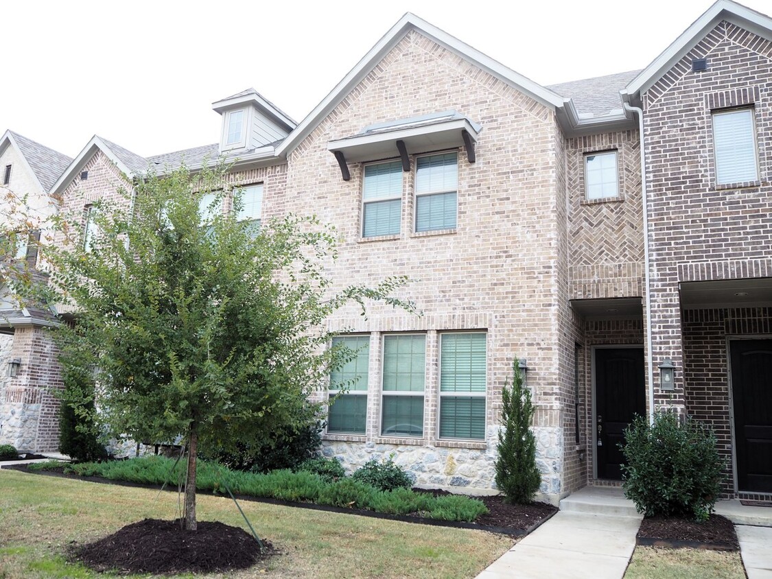 Foto principal - 3 Bed 2.5 Bath Townhouse in Farmers Branch