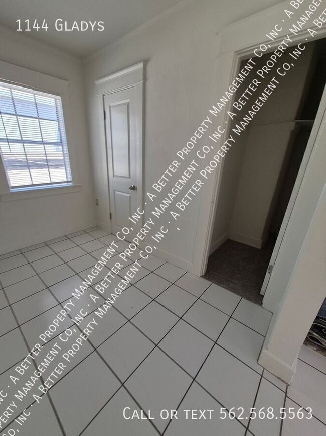 Building Photo - 1144 Gladys-