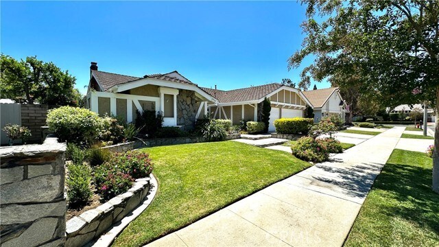 Foto del edificio - 5514 E Crater Lake Ave