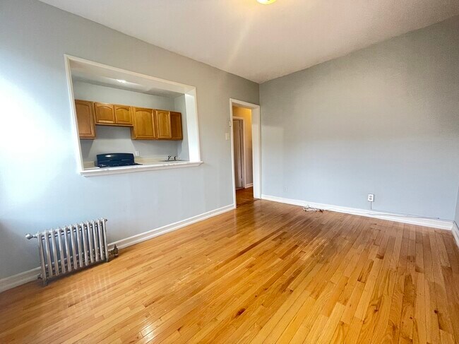 Building Photo - 1043 Rogers Ave