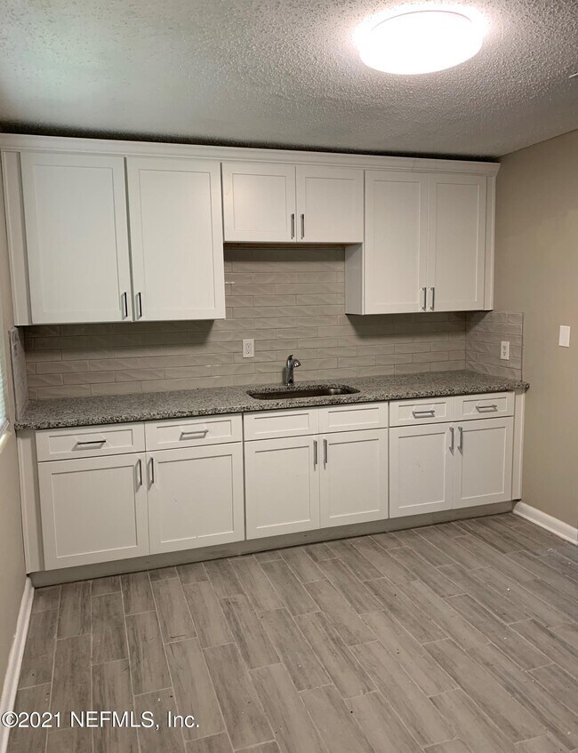 Building Photo - 6728 Helston Ct