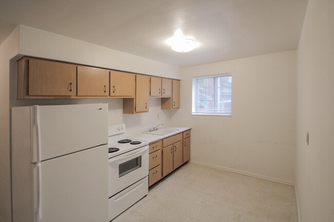 Building Photo - 426 Franklin Ave