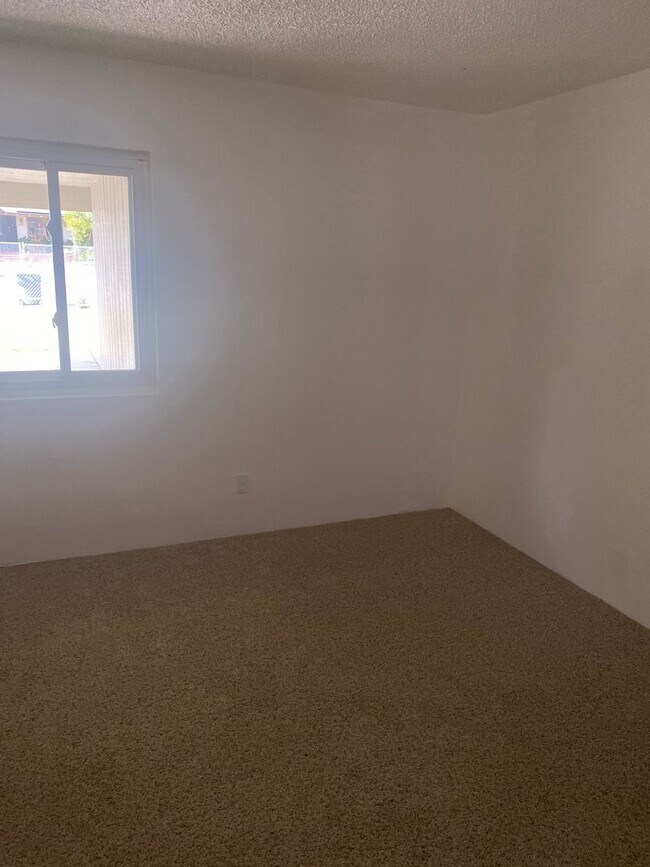Building Photo - Updated Eastside Home