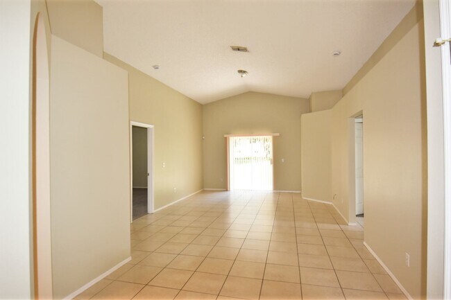 Foto del edificio - 1589 Woodstone Dr