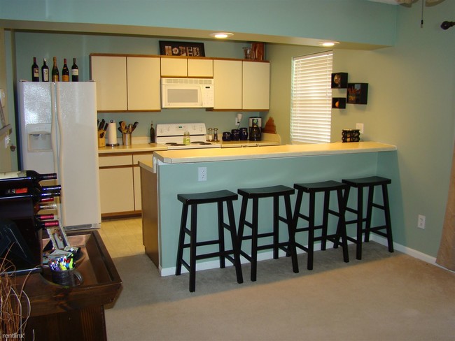 Building Photo - 117 Castilian Dr