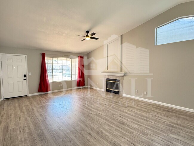 Building Photo - 490 E Bart Dr