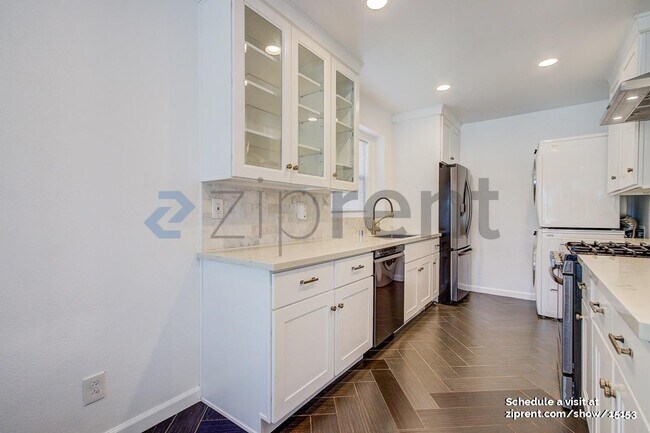 Foto del edificio - 9116 S Van Ness Ave