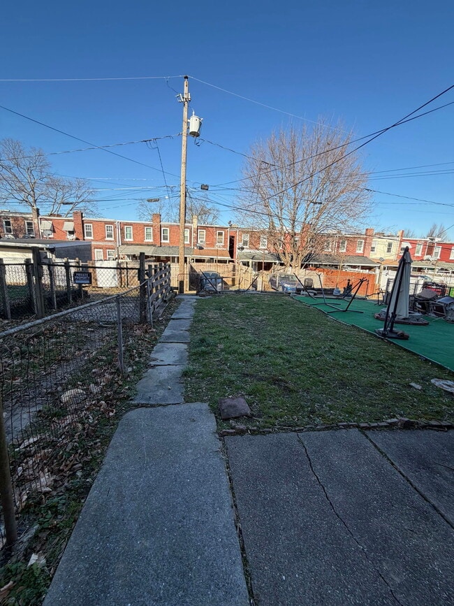 Foto del edificio - 631 E Madison St