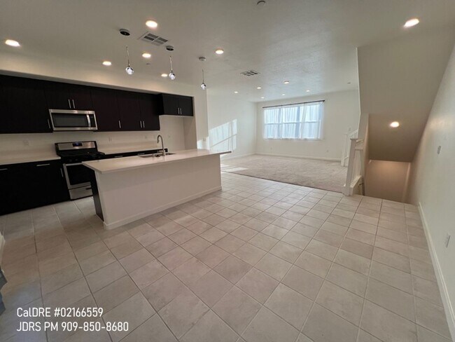 Foto del edificio - Price Lowered! Rancho Cucamonga 3 Bedroom Condo