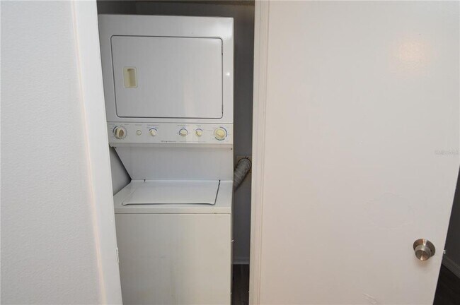 Building Photo - 8635 Mallard Reserve Dr