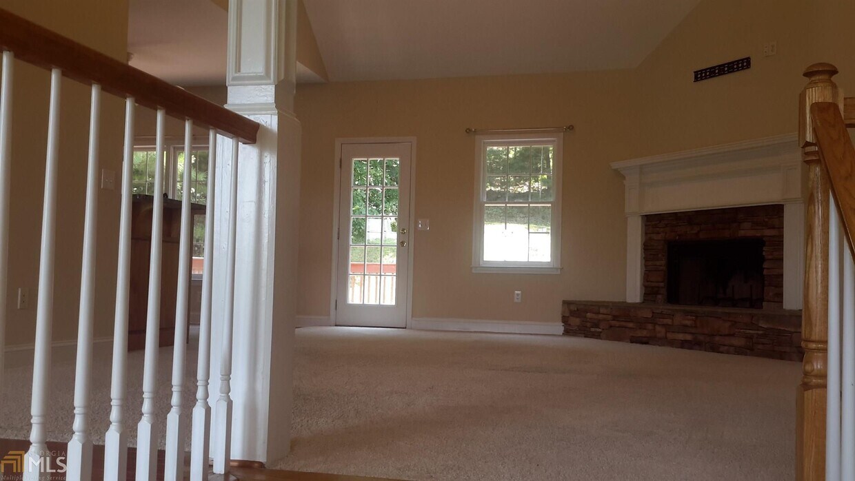 Primary Photo - 27 N Hampton Dr
