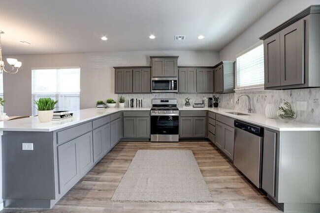 Building Photo - New Luxury 4/2.5 Townhome Close to Downtow...