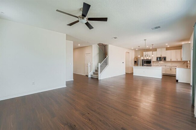 Foto del edificio - 5104 Lazy Ct Dr