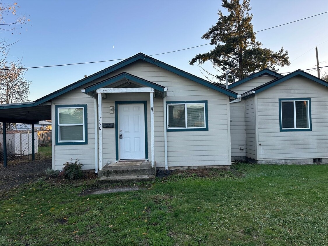 Updated 2 bedroom, 1 bath house in Springfield! - Updated 2 bedroom, 1 bath house in Springfield!