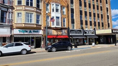 Building Photo - 117 Main St