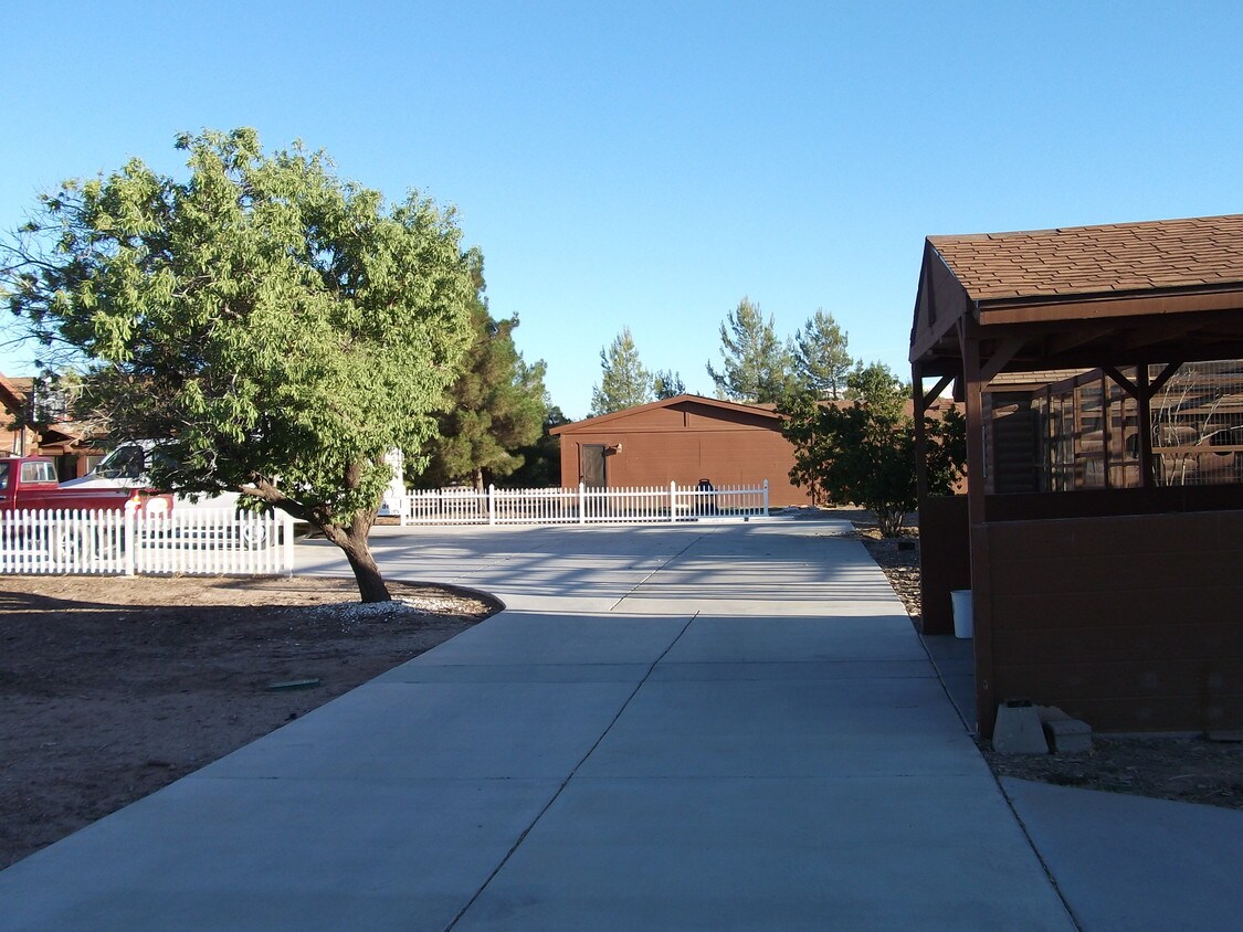Primary Photo - 13164 Avenal St