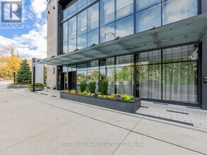 Building Photo - 585 Bloor St E