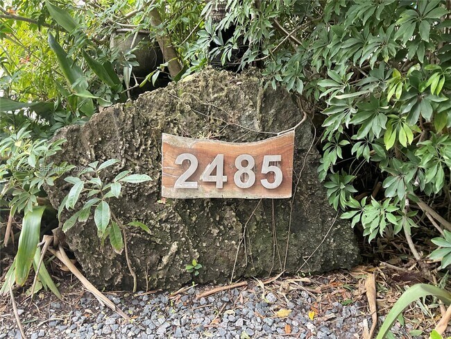 Foto del edificio - 2485 Inagua Ave