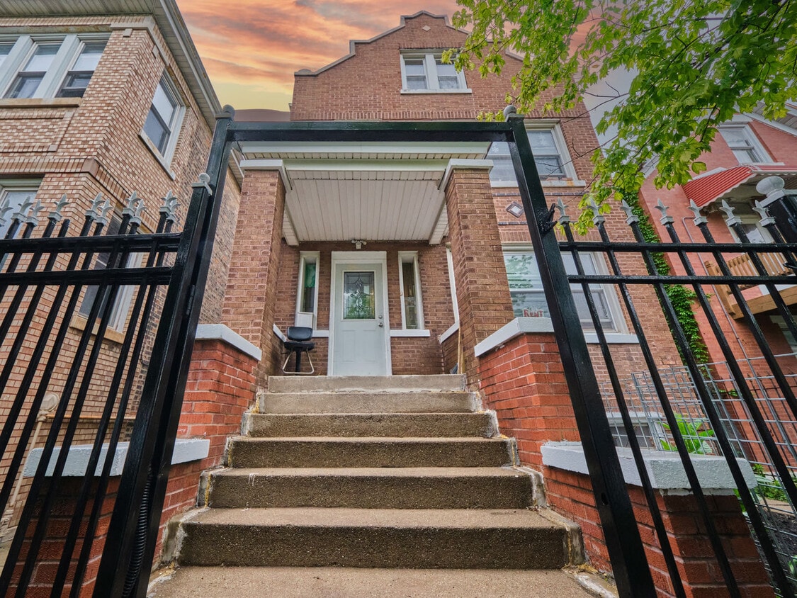 Primary Photo - 3016 W 41st St