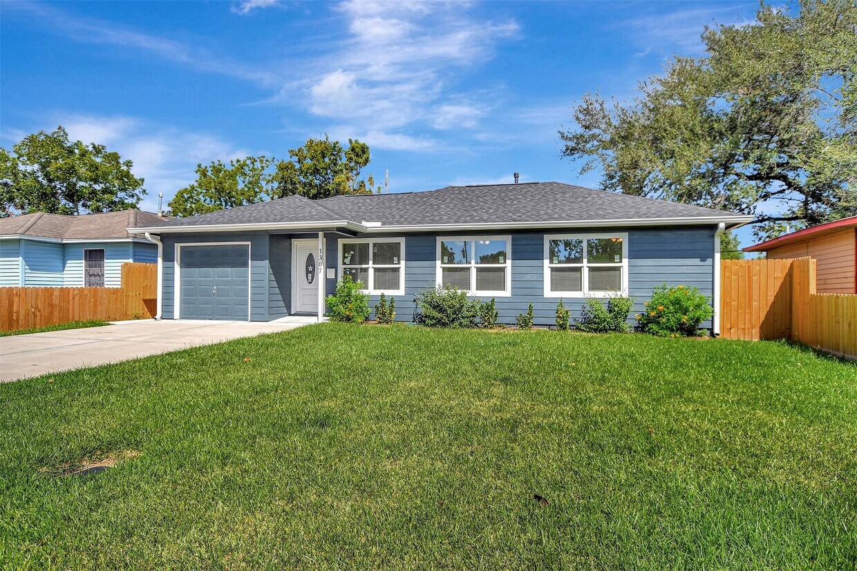 Foto principal - 1307 Belshire Rd