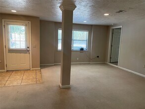 Building Photo - 302 Somerset