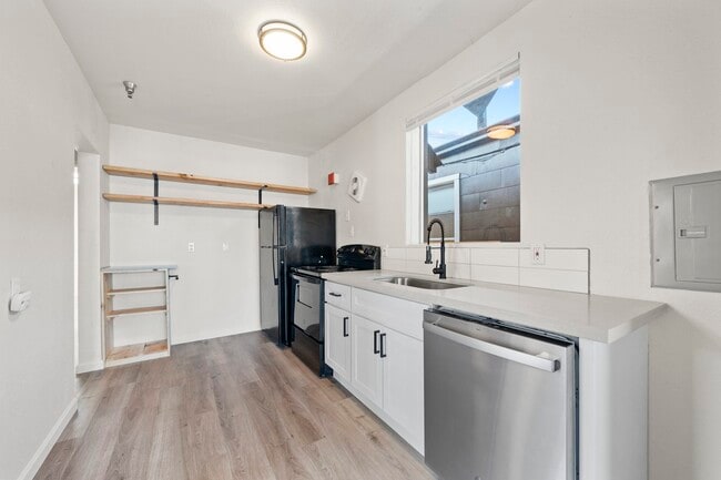 Building Photo - 2602 6th Avenue, Unit 5