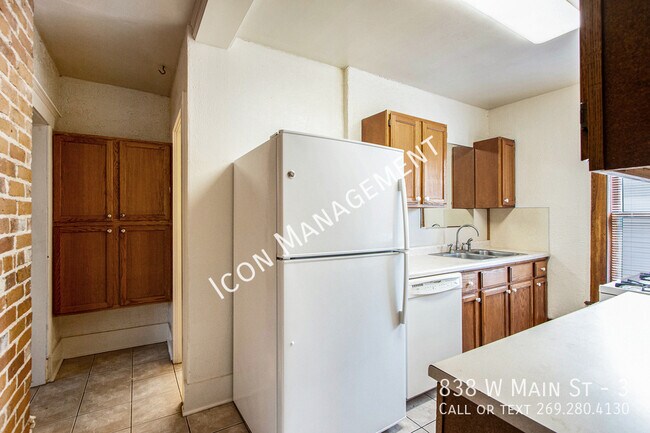Foto del edificio - 838 W Main St