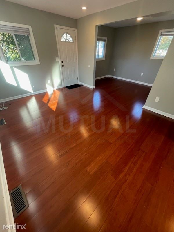 Foto del edificio - 2 br, 2 bath House - 3113 Emmons Ave