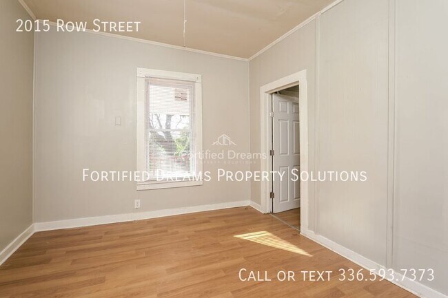 Building Photo - 2015 Row St