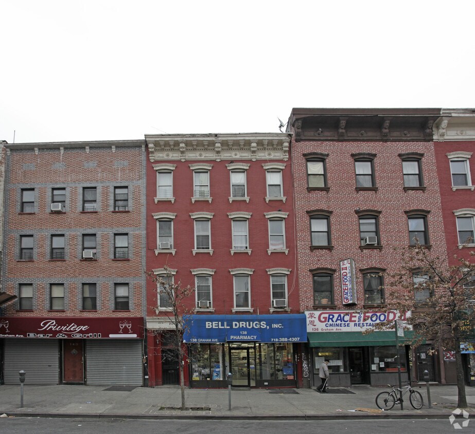 Building Photo - 138 Graham Ave