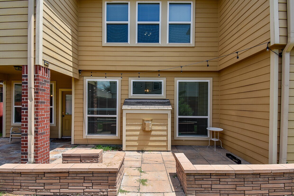Foto principal - 20810 Fair Walnut Way