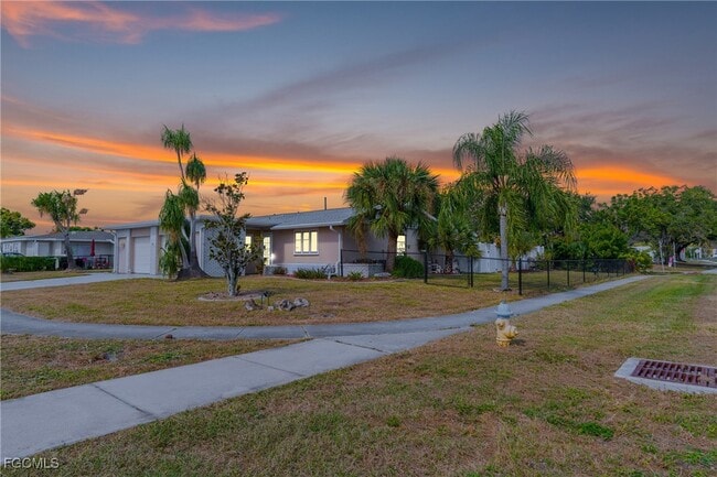 Building Photo - 6004 Deming Ave