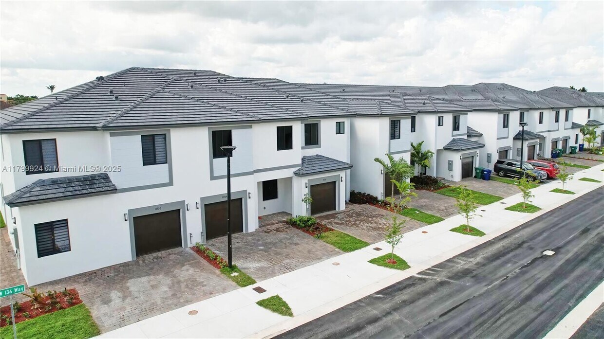 Foto principal - 15720 SW 136 Way