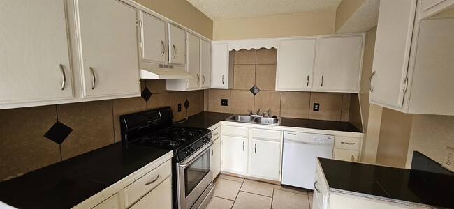 Building Photo - 4229 Siesta Ln