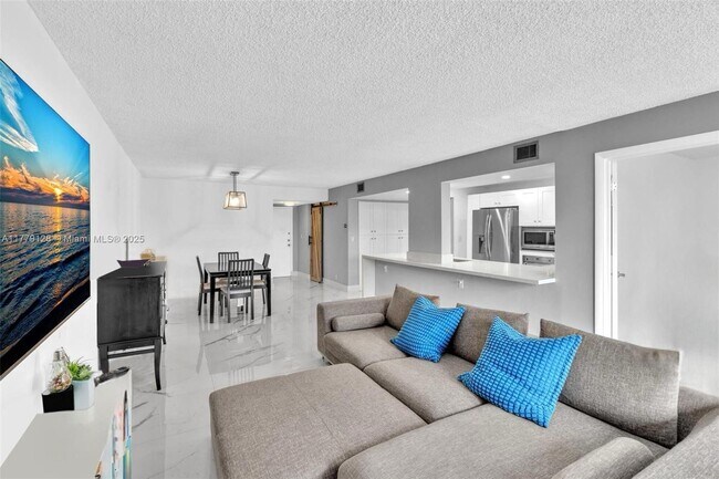 Building Photo - 1000 Parkview Dr