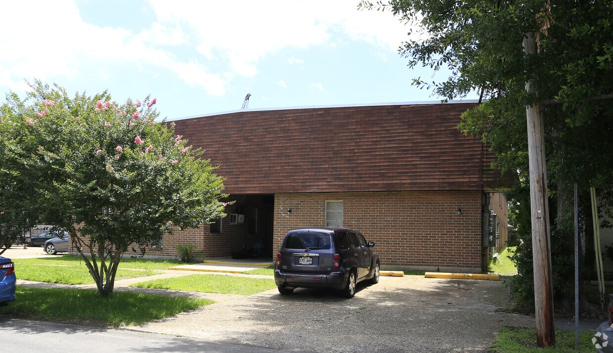 Building Photo - 515 Lake Ave
