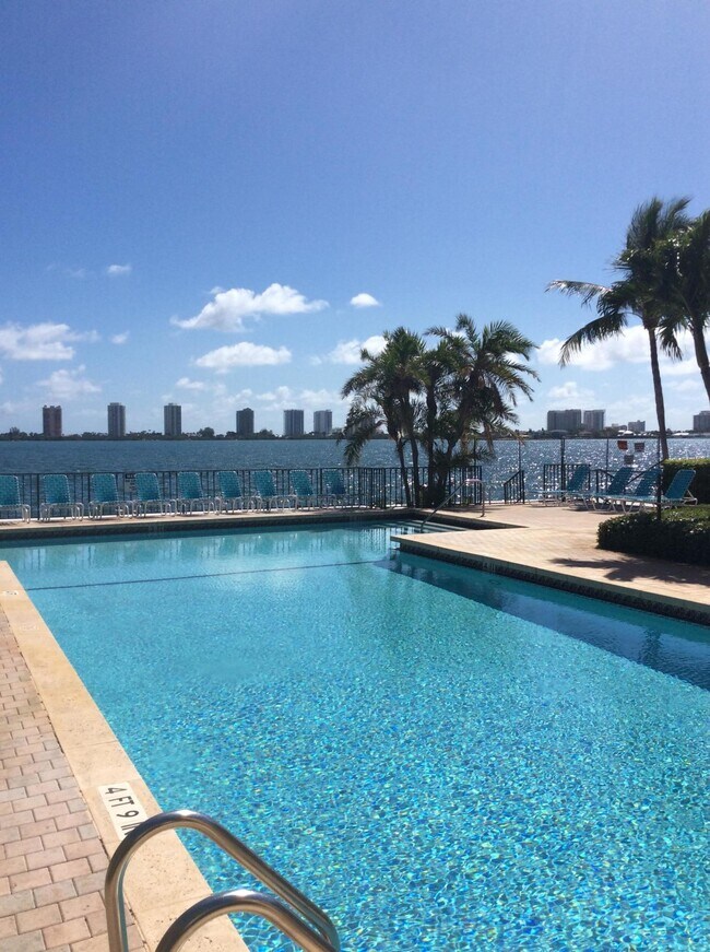 Foto del edificio - 1025 Lake Shore Dr